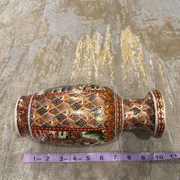 Porcelain Vase Chinese Decor Art Rare HandPainted Gilding Embossed Drawing EUC - Picture 9 of 10